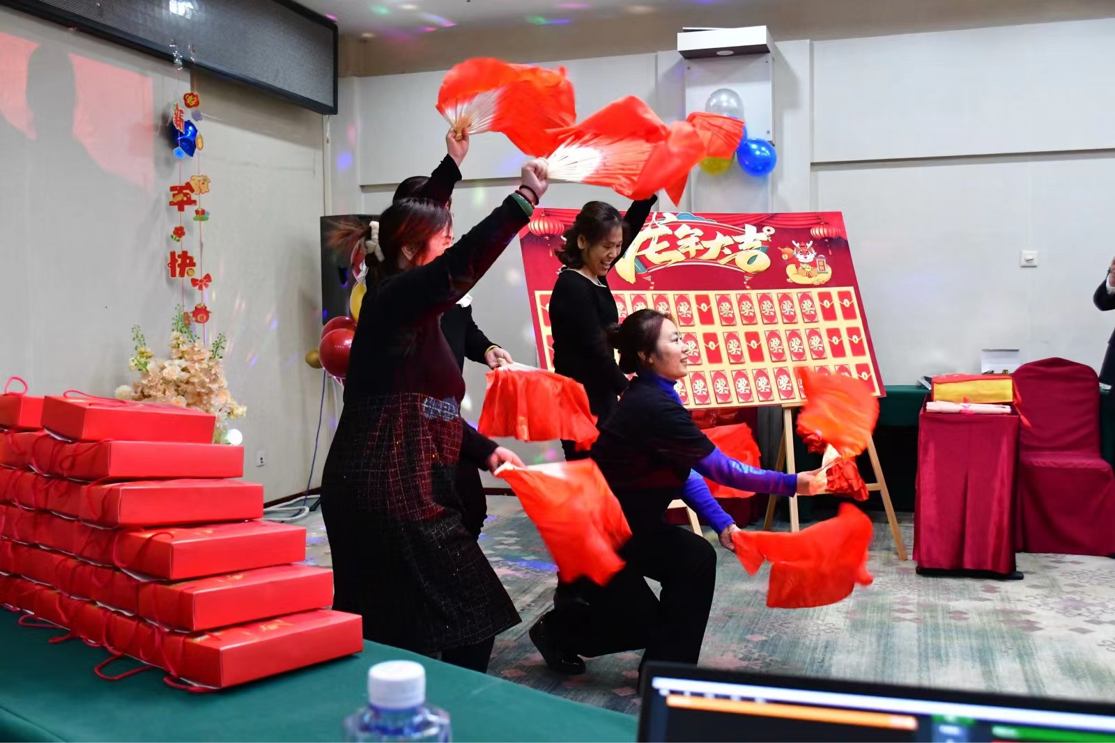 紅景天集團“盛世龍年,同心同德”年會盛典(圖12) 紅景天集團“盛世龍年,同心同德”年會盛典(圖12)