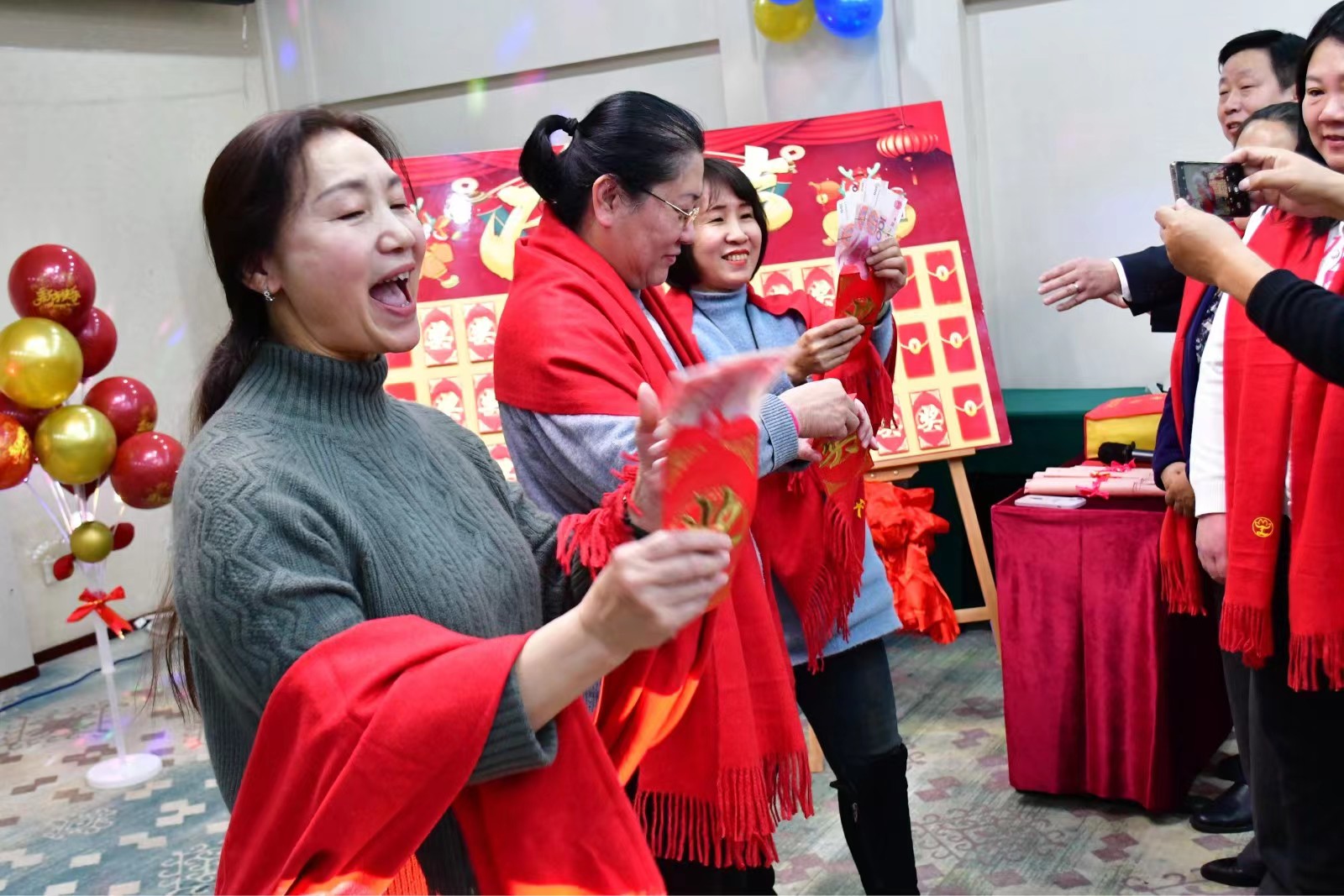 紅景天集團“盛世龍年,同心同德”年會盛典(圖17) 紅景天集團“盛世龍年,同心同德”年會盛典(圖17)